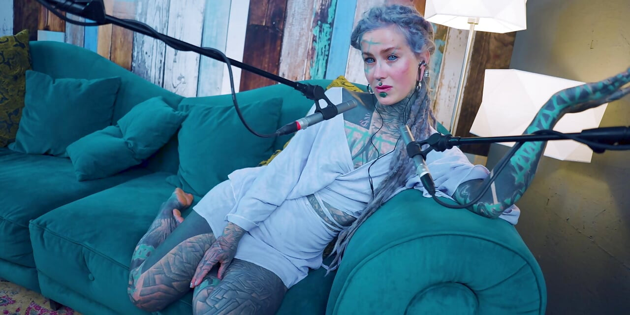 ฉันพูดถึง F - Fear - ASMR Podcast SFW คุยสาวผอมโกธิค Dreadlocks นางแบบรอยสักสาวหมึก