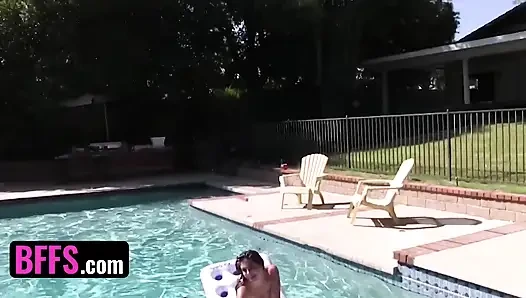 BFFS - Keisha Grey And Her Naughty Girlfriends In Bikini Get Wild In Hot Summer Day By The Pool