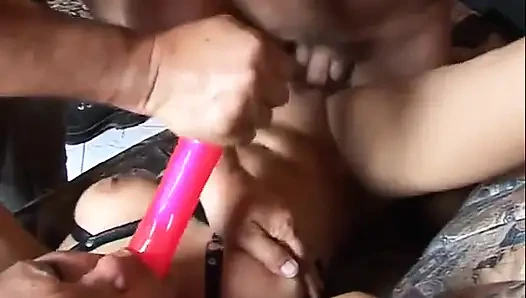 Blondine genießt geilen bondage-dreier!