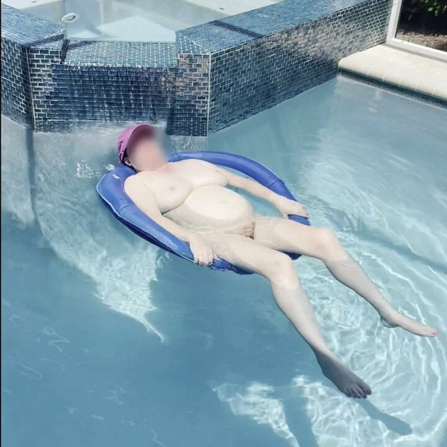 Big belly BBW floating in pool and talking