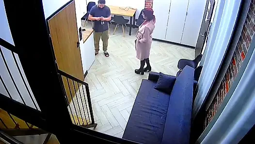 Beni bir fahişe gibi daireye davet etti