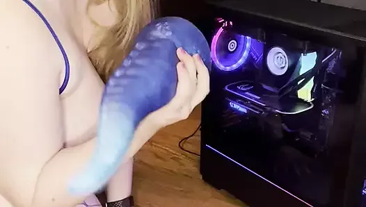 showing off my new gaming PC and getting a little naughty