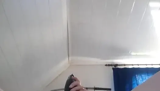 Suamiku lagi kerja dan aku lagi sange berat