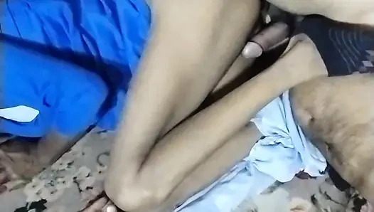 Güzel liseli kız erkek arkadaşıyla sert sikiliyor