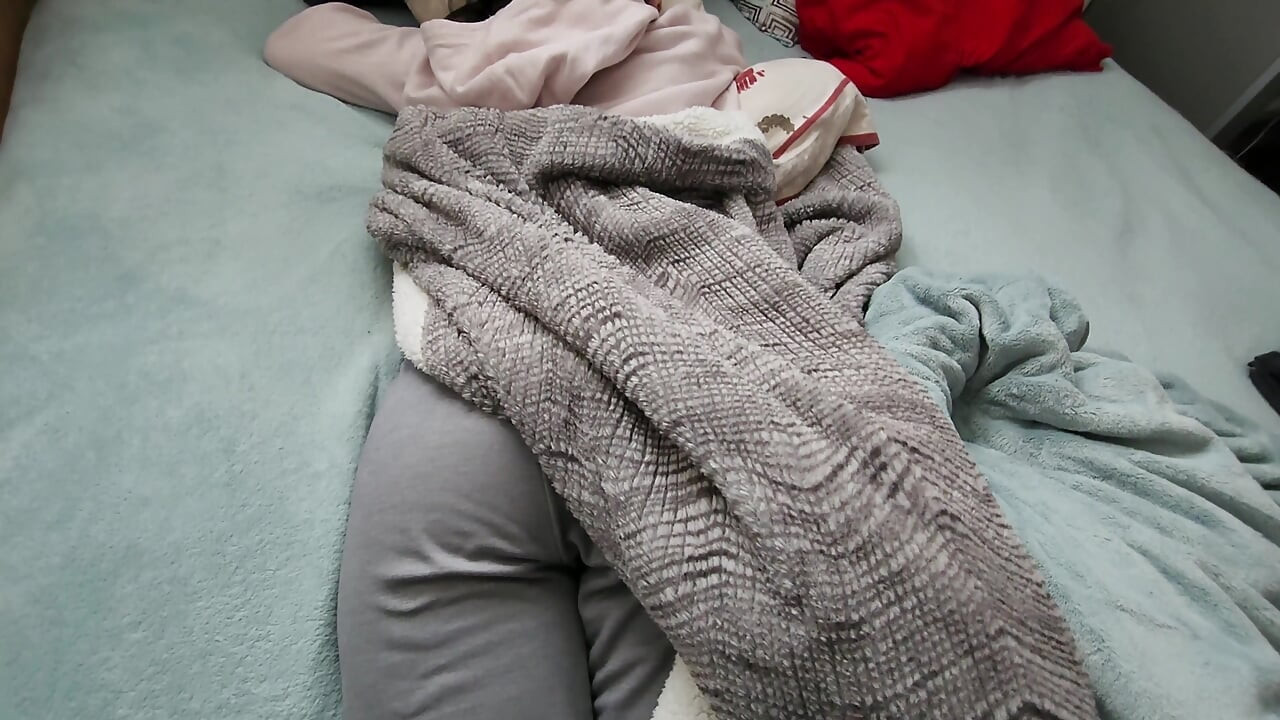 핫한 룸메이트 만지기