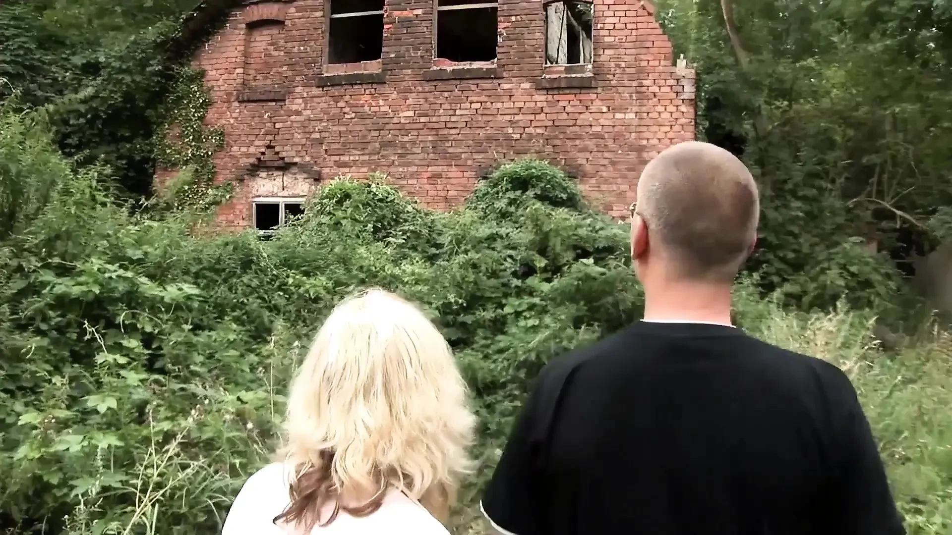 Blonde Bombshell Sucking Cock and Riding Hard Outdoors