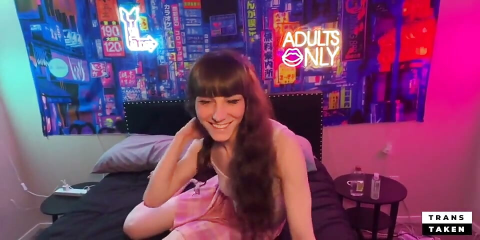 Trans dívka od vedle Livi Doll pohltí spravedlnost BBC