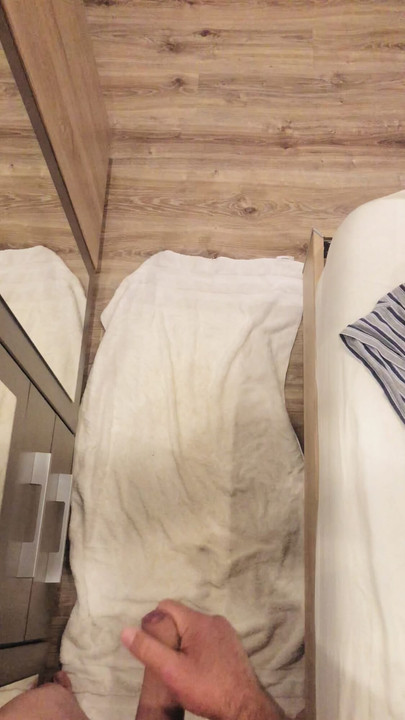 ใช้มือกับยิงน้ําเงี่ยนทางไกล