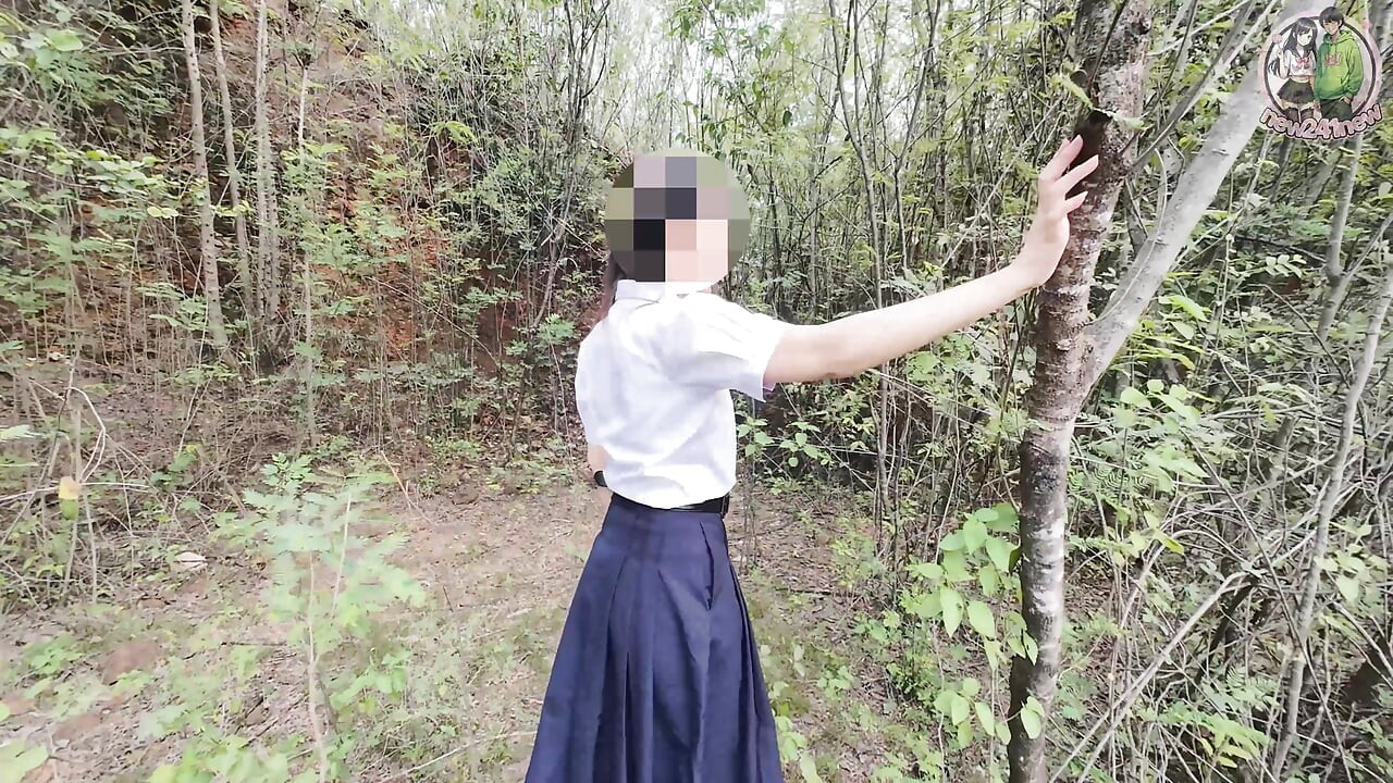 Thai student gets in the middle of the jungle of Thai outdoor sounds