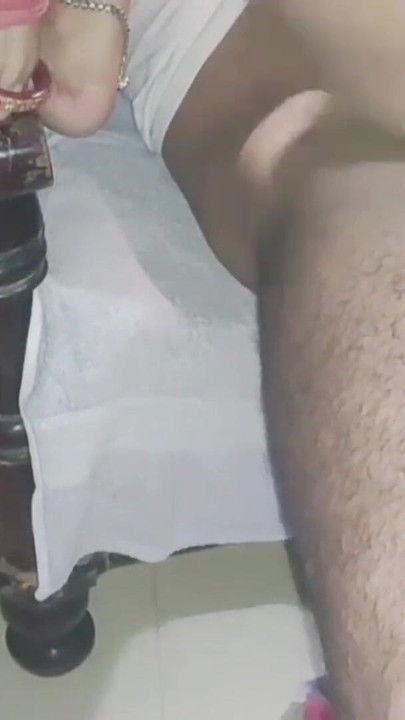 Nezaboravan trenutak iz "Moja slatka polusestra mi je jučer dala priliku za jebanje. Oboje smo uživali u cijeloj noći, hindi seks video"