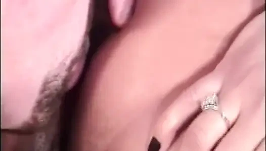 Memek tetek besar seksi menjilati memek menyetubuhi kontol putih besar mengisap