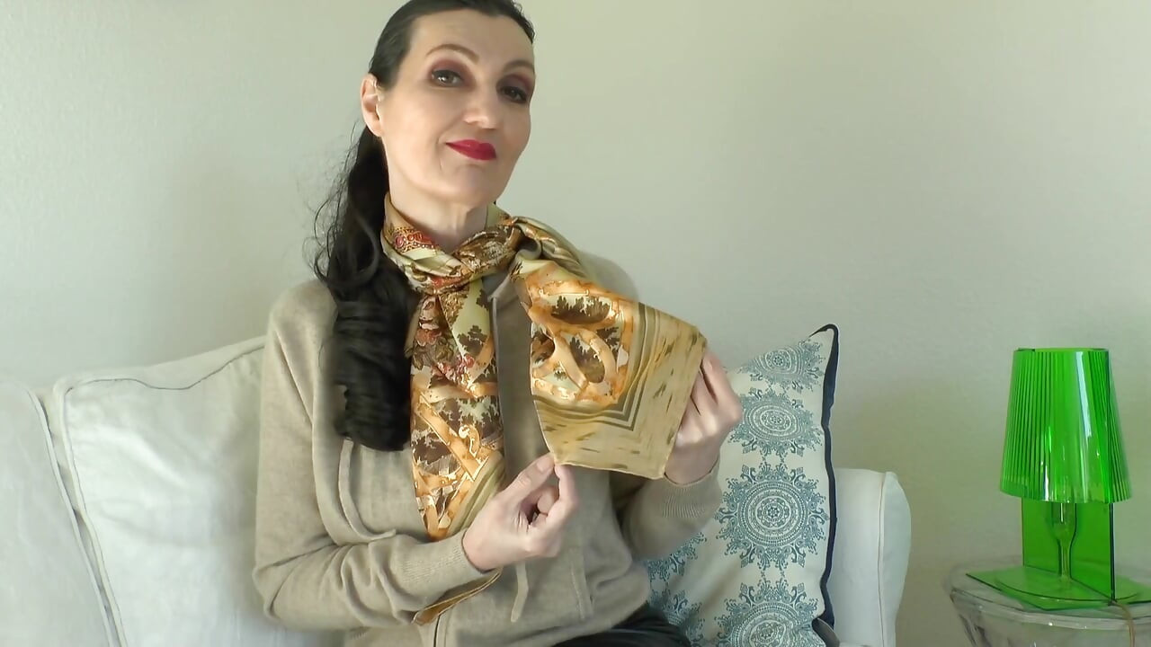 Φορέστε ένα μεταξωτό μαντήλι και αυνανιστείτε μπροστά μου, λαίδη Victoria Valente