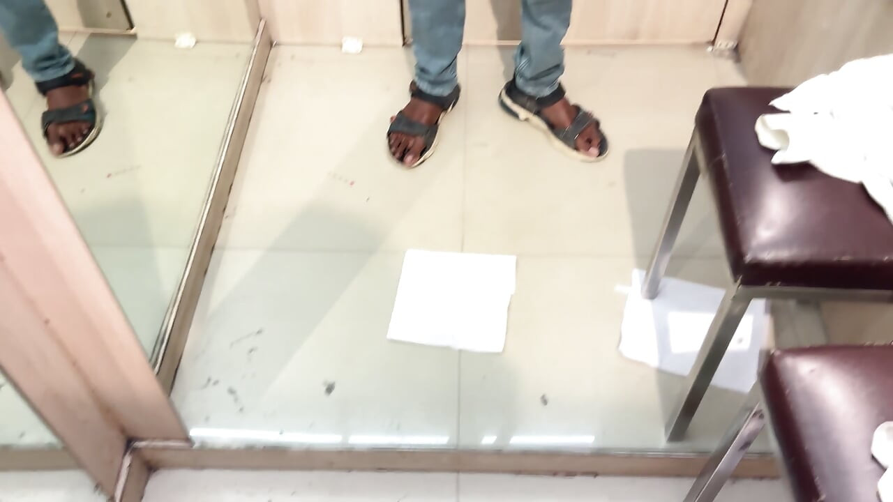 2 מאהבים שחורים עם זין גדול הופכים כוס פינוי לזונה
