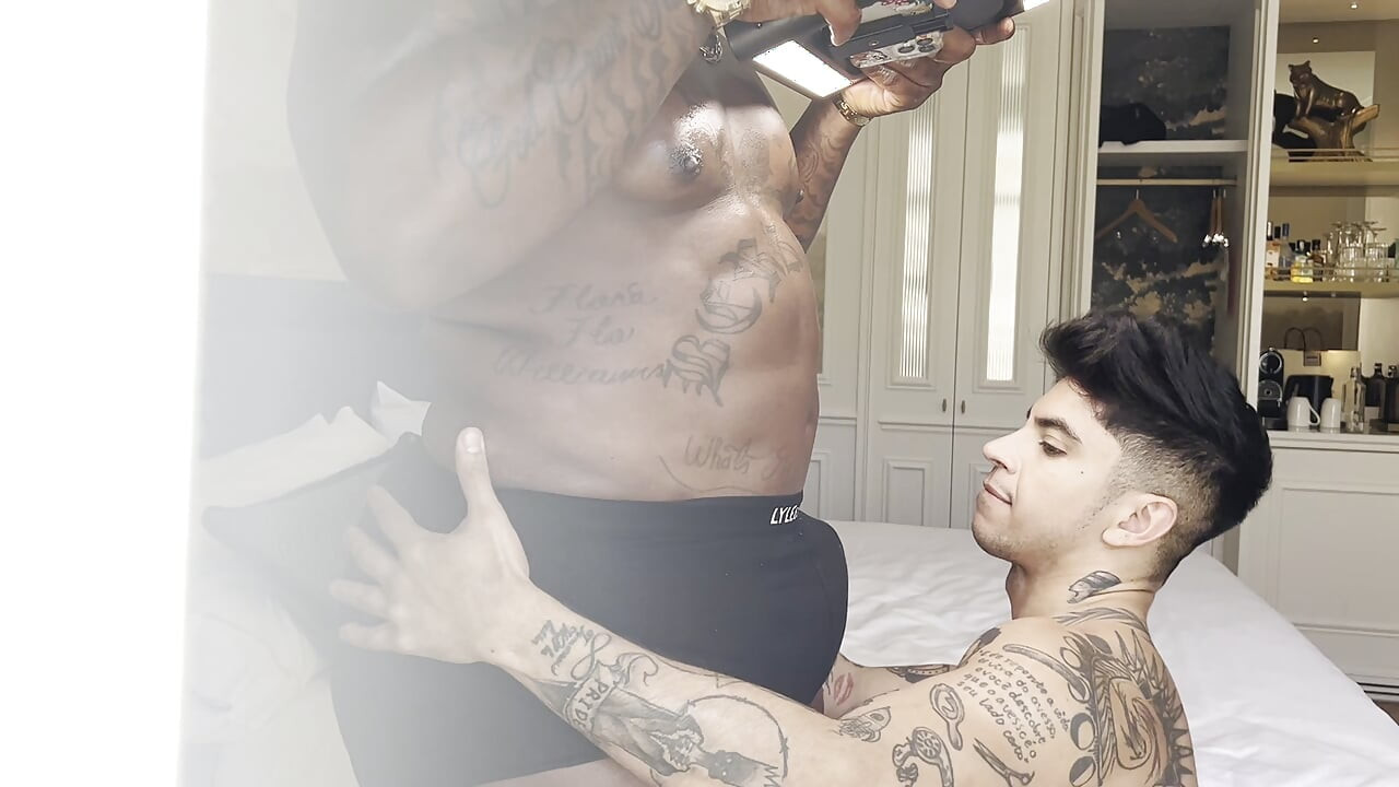 CAUGHT DADDY BLACK FUCKING SEXY TATTED MAN