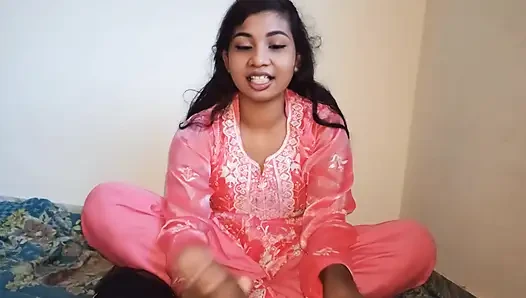 Bangladeşli otel ızgarası açık havada bir kız bekliyor, kim olduğunu bilmiyorum ama kendim için olup olmadığını görmeye çalışacağım. seks videosu