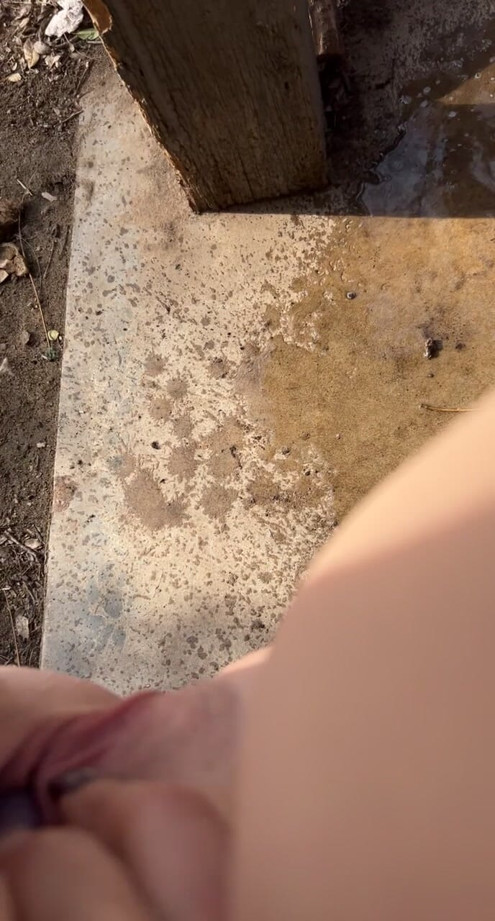 Κατούρημα και παιχνίδι με το μουνί