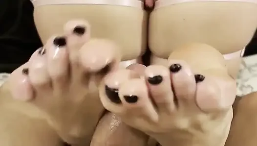 Ein Footjob Und Eine Beste Freundin Gut Bedient