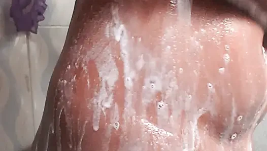 Duşta Banyo, Göğüslere Masaj Yapıyor Ve Domaltarak Amcık Götünü Parmaklıyor