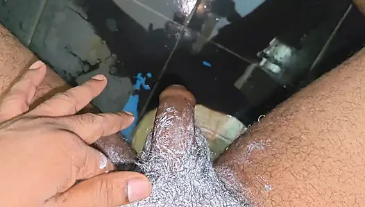 Kakak ipar india menabung rambut dan di kamar mandi