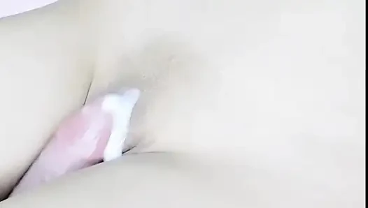 Zierliche thai: Papi, sie haben mich beim masturbieren gefunden und sperma auf meine vagina beschmiert