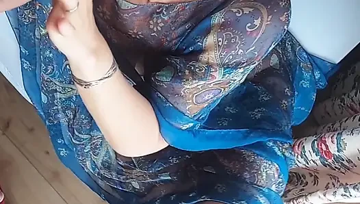 Selenas schneller blowjob schluckt zwischen der zeit