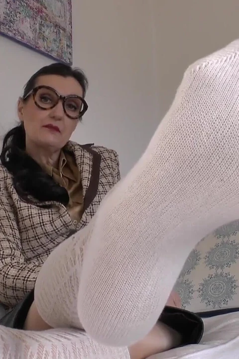 Sniff My Cheesy Feet Before Santa Claus Arrives! Lady Victoria Valente