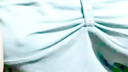 Горячая обнаженная азиатка танцует.