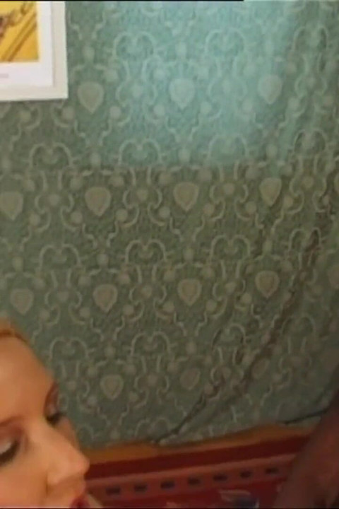 Güzel memeli seksi klasik orta yaşlı seksi kadın büyük azgın bir yarakla sikiliyor ve ağzına boşaltıyor