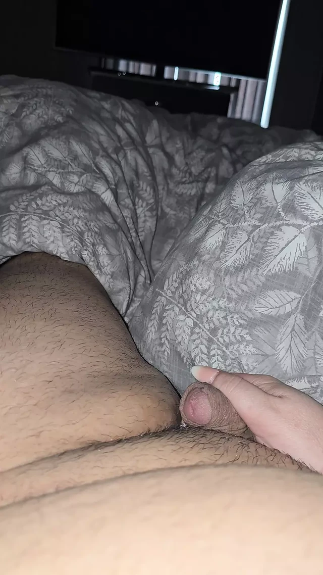 Step mom hand slip into step son dick without shame