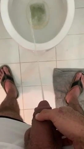 BRO PISSING FOR ME