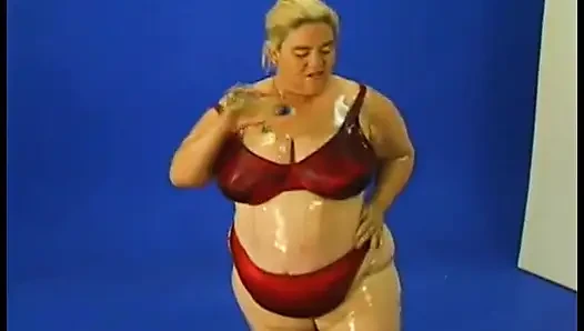 Cewek semok dengan memek berbulu lagi asik dientot habis-habisan
