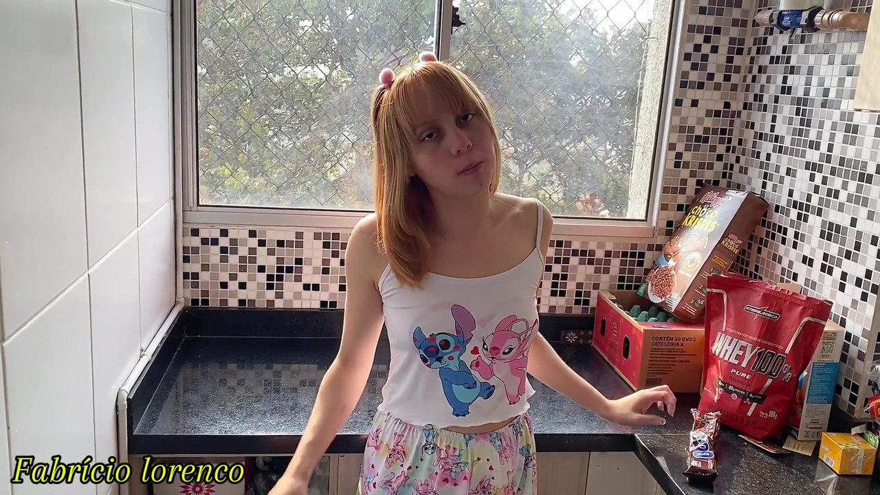 エッチな18歳の連れ子のお尻を朝食として食べちゃいました!