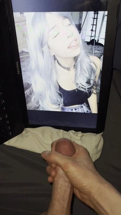 Pokimane con omaggio