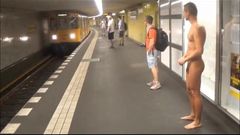 Nackt в берлинском метро