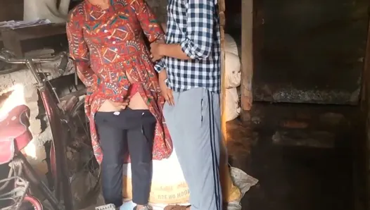 Индийская деревенская девушка занимается сексом