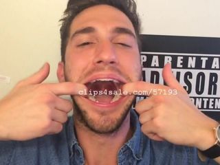 Fetysz w ustach - wideo z ust Adama Rainmana 1