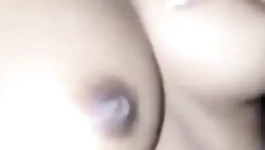 Amcığımı üç parmağıma sürtünüyorum