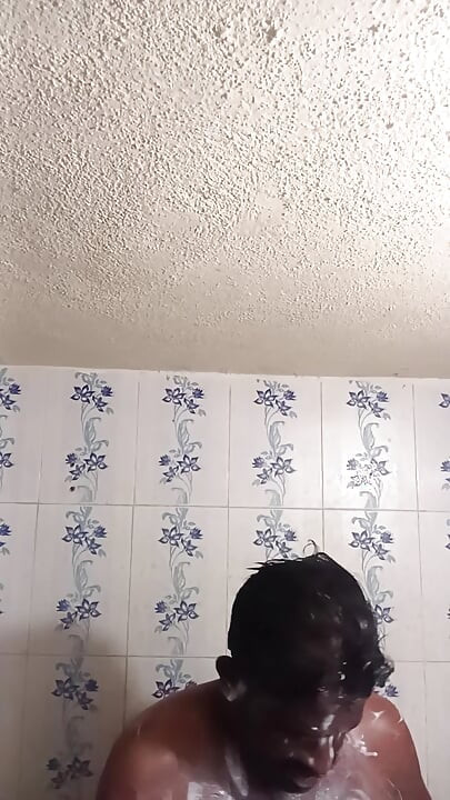 自分でシャワーを浴びる