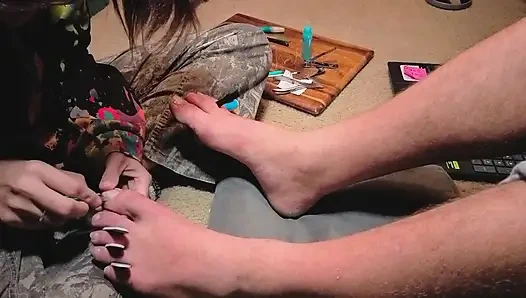 Melody Gibt Ihrem Meister Eine Pediküre