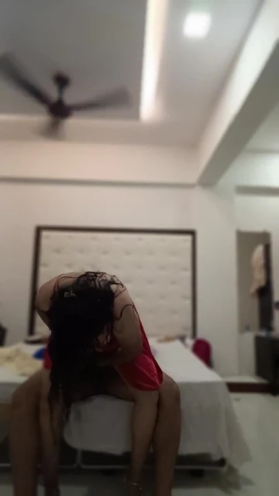 Jaw-dropping moment from "Desi aunty riding in hotel"
