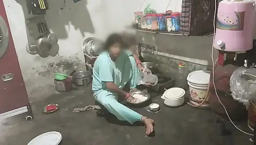 In the kitchen, water was taken out of penis, showing big boobs and Hindi audio best handjob.