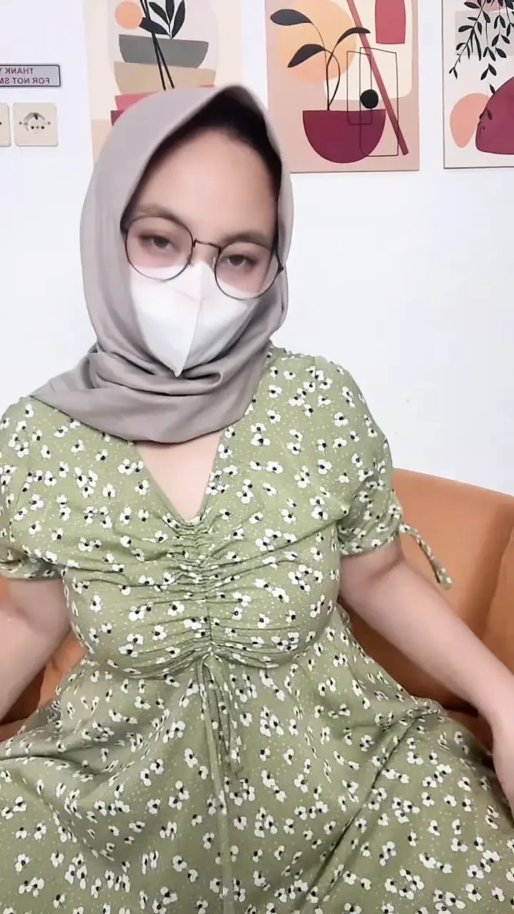Young Young Mama Shows Off Her Perfect Body