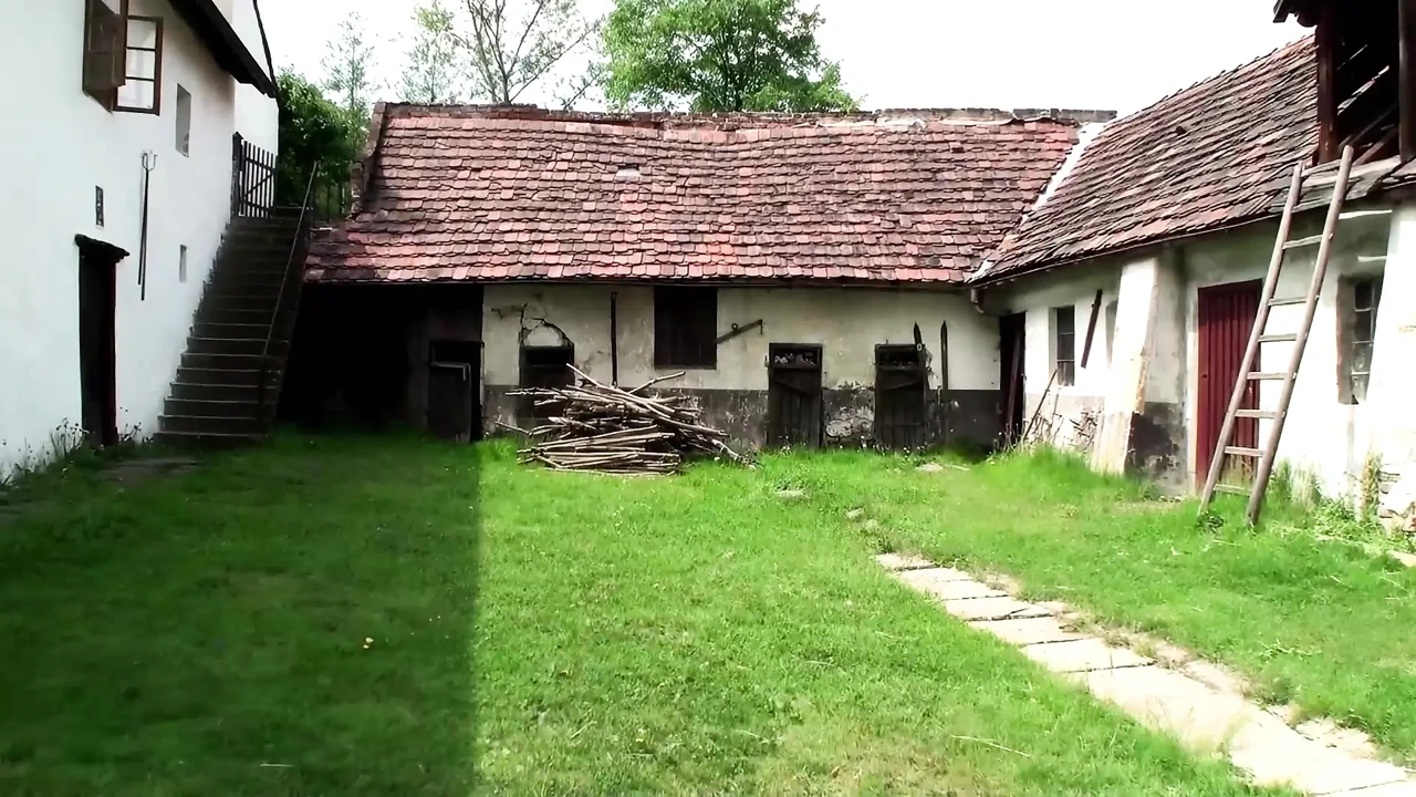 热辣的德国妻子在镜头前被性交