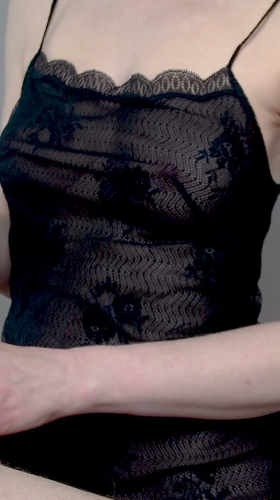 Mükemmel göğüslü seksi MILF'den büyük sik üzerine Fleshlight el işi | Bölüm 1