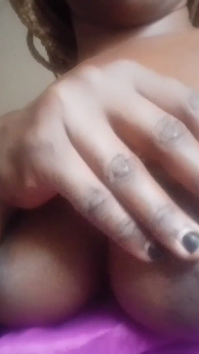 KENYAN FEMALE SOLO TEASINGBHER CHUBBY BIG NATURAL TITS | Klipp 2