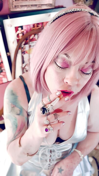 Just A Quick Cigarette With Space Girl Tina Snua - OME OMI Snap Inhales Drifting Smoke Smoking