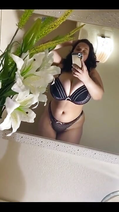 Set pakaian dalam hari ini Kelihatan Seperti ini...