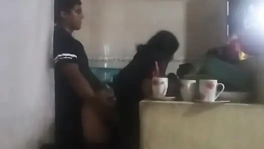 Pembantuku ngentot di dapur (istriku baru ketemu sama kami)