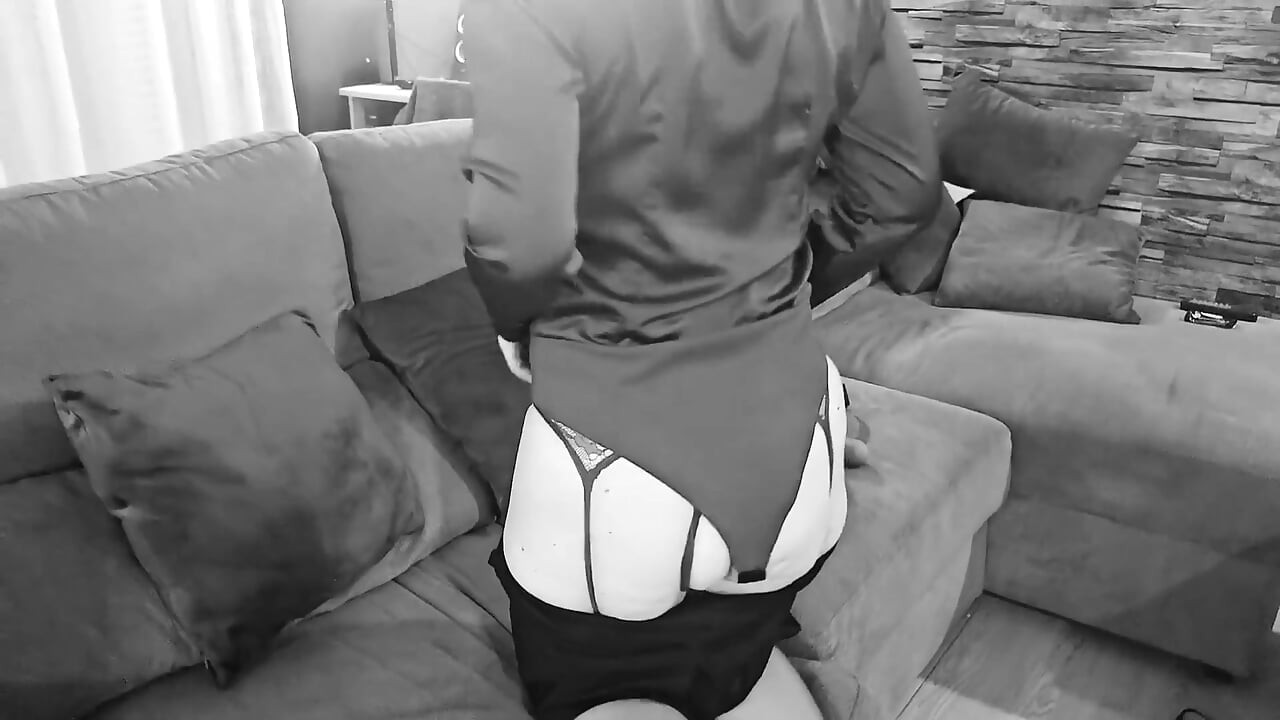 Θέλω να έρθεις να γαμήσεις το μουνί και τον κώλο μου