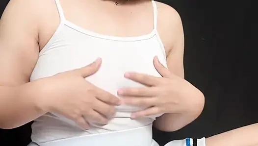 Gadis berhijab pamer vagina tembem dan memainkannya